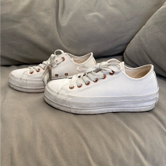 GUC Converse Low Top Leather Platform sneaker in white size 7W - Picture 8 of 8
